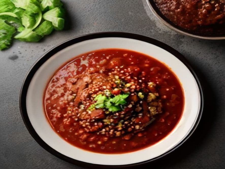Borrego en Mole Rojo Poblano Keto