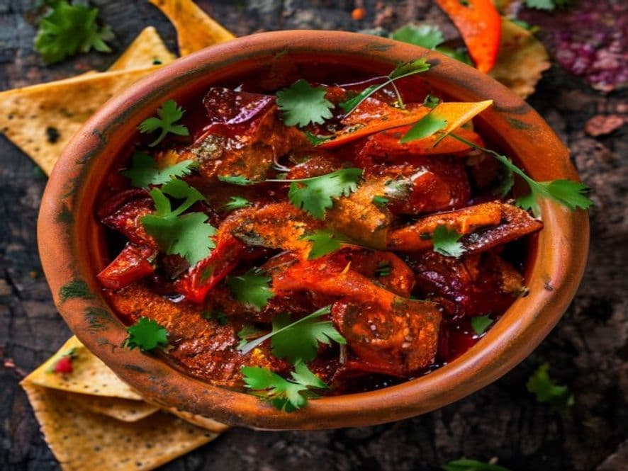Cabrito en salsa roja con nopales Keto