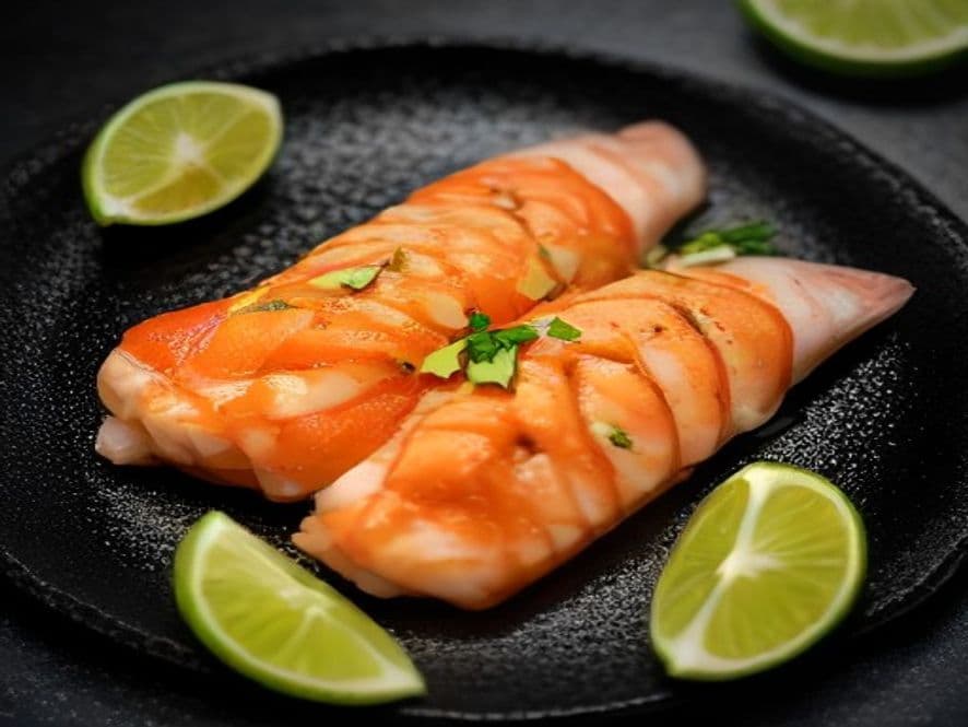 Robalo con Espinacas Cremosas al Poblano Keto de Noche